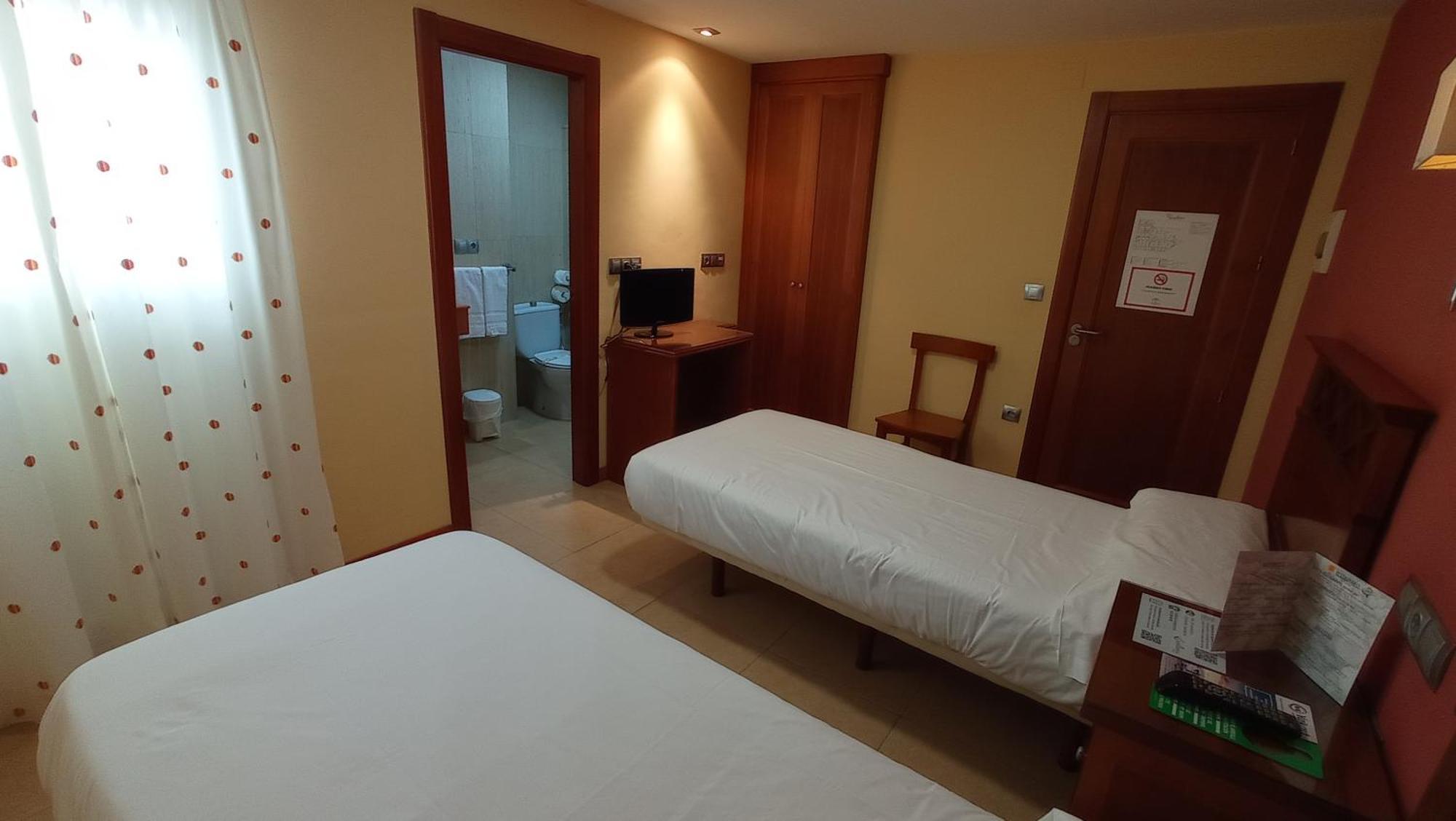 Pension Restaurante Casablanca Torreperogil الغرفة الصورة